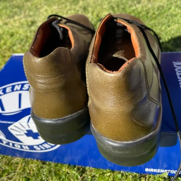 Olive green leather Birkenstock shoes - Picture 2 of 10